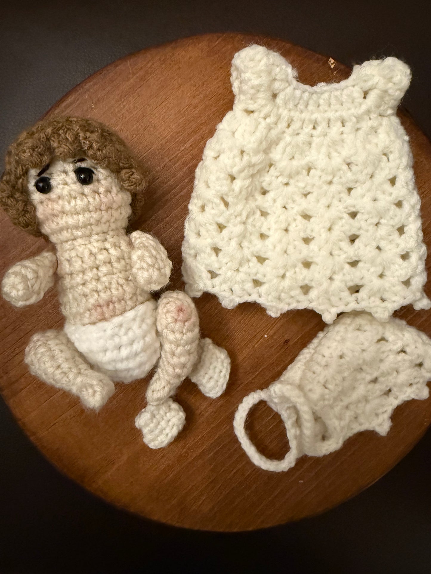 Niño Dios en Crochet para Nacimiento – 100% Hecho a Mano – Con Accesorios Removibles