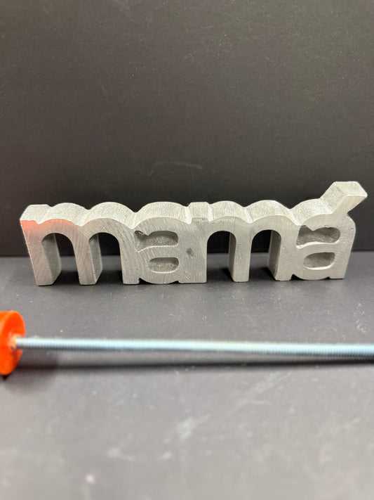Molde “MAMÁ” para buñuelos de viento –